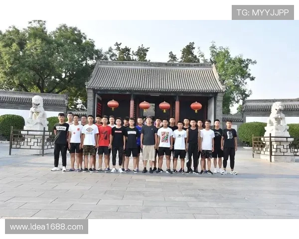 河南队迎战强敌全力争胜挑战新赛季荣耀誓言在球场上书写