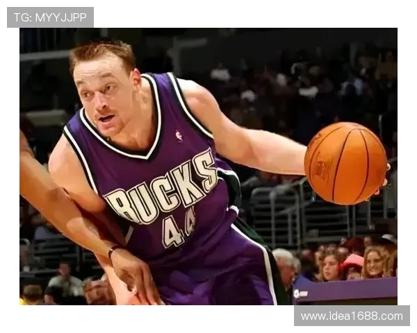 拉里·伯德的传奇生涯与篮球智慧解析 拉里·伯德的传奇生涯与篮球智慧解析