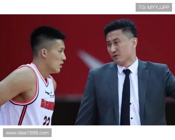 任骏飞领衔表现出色助力球队逆转胜利展现篮球场上的领袖风范